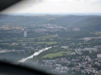 DSC 0172  die Saar mit Blick von Sden, im Vordergrund Peter Neis Brcke, oben Mitte Wallerfangen, auf dem Berg Siersburg, rechts unten nrdl. Ortsrand Fraulautern